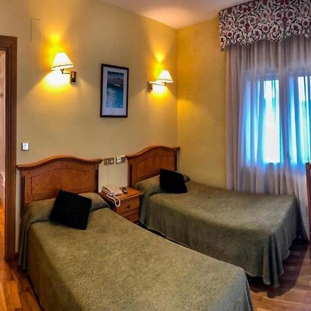Hotel A Nieu Jaca Luaran gambar